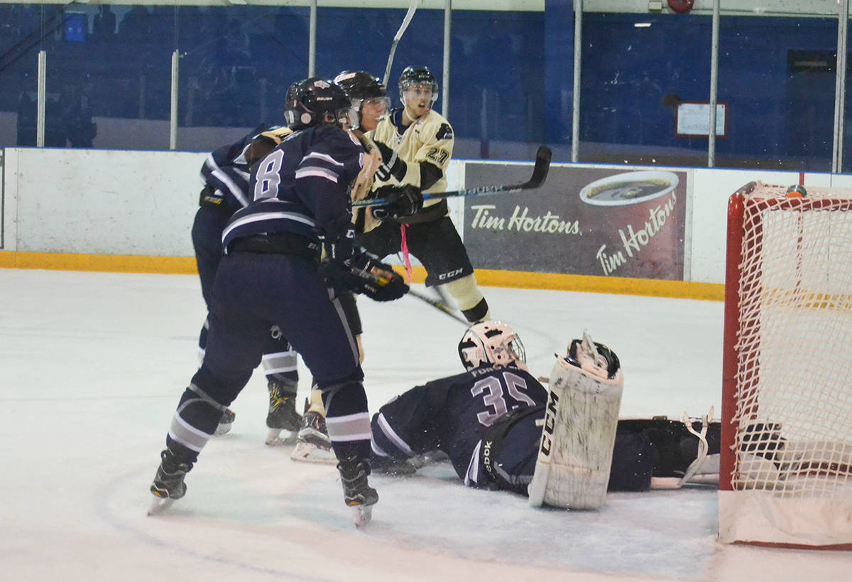 9014204_web1_171026-ALT-Kodiaks-vs-Wolf_7