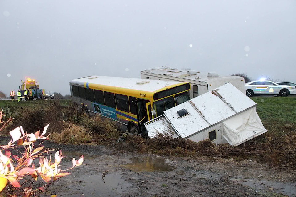 9363768_web1_buscrashon99-sm-01