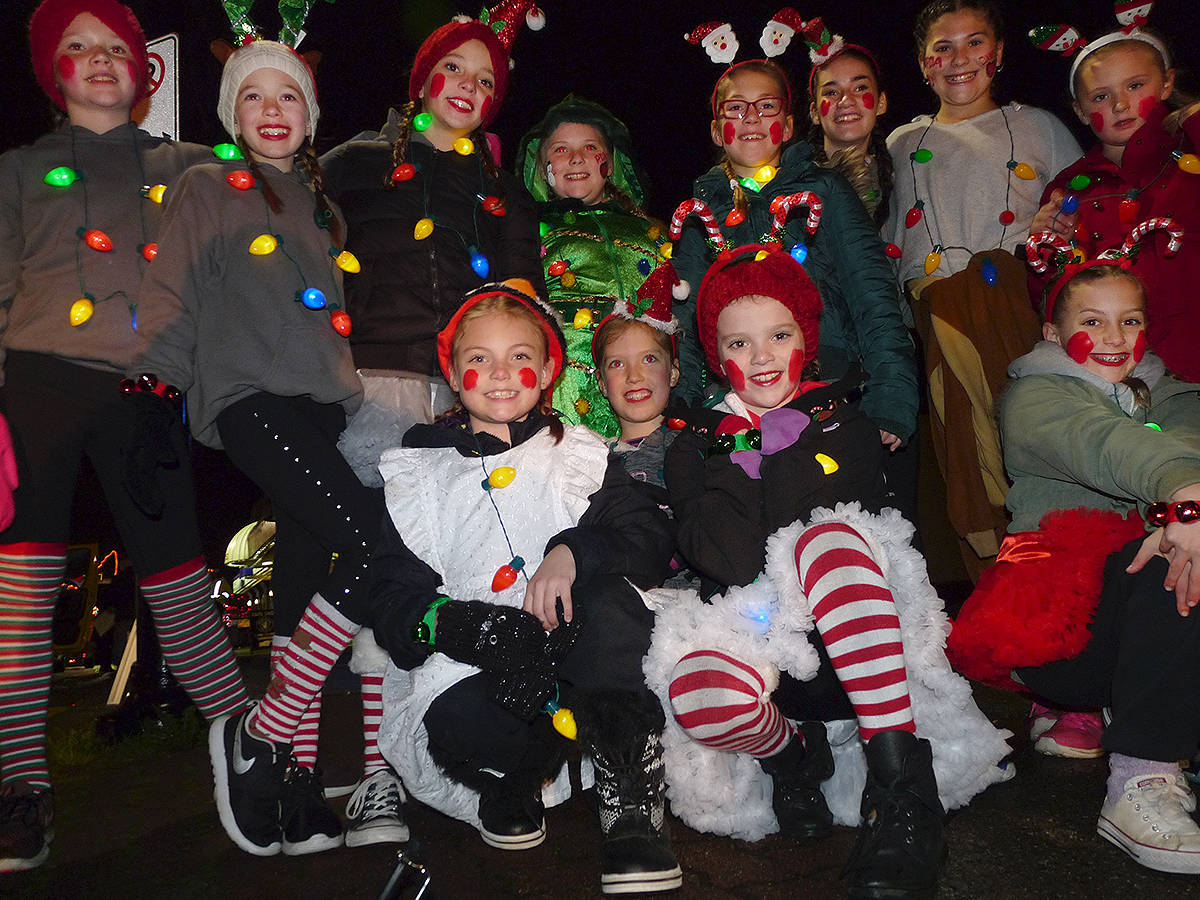 9633941_web1_171202-LAT-magic-of-Christmas-parade-young-dancers