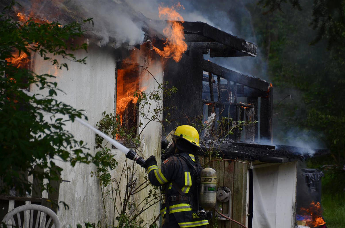 11977409_web1_copy_180521-LAT-house-fire