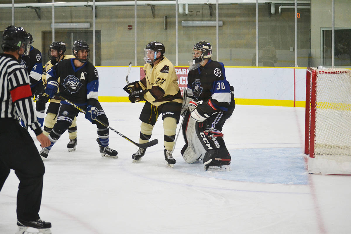 13732969_web1_181004-ALT-Kodiaks-vs-Pilots_4