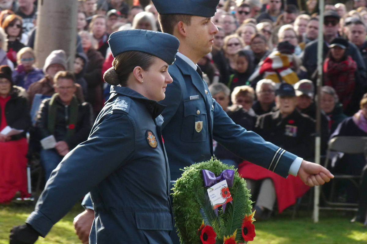 14352863_web1_181111-LAT-Fort-Langley-remembrance-day-4