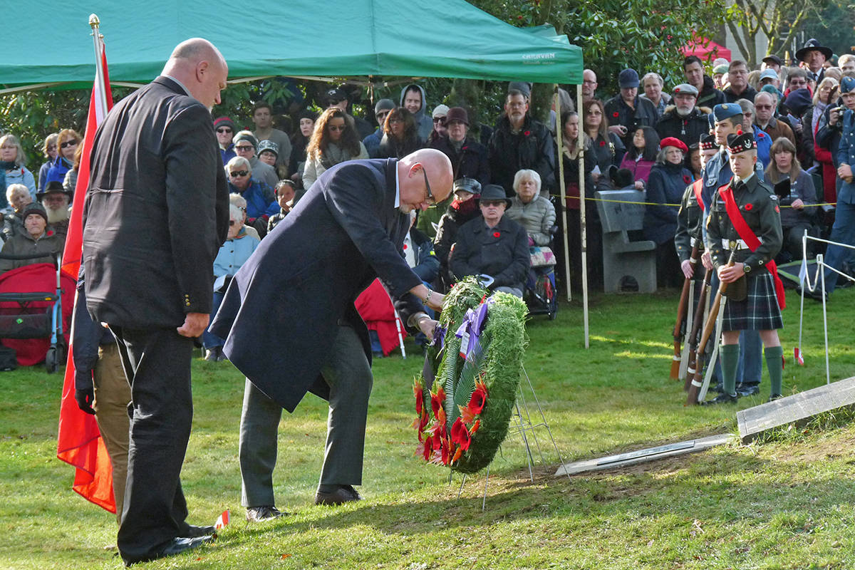 14352863_web1_181111-LAT-Fort-Langley-remembrance-day-6