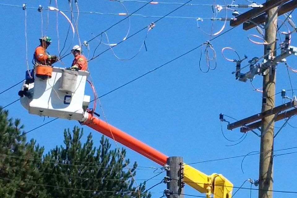 15442303_web1_20190206-BPD-BC-Hydro-linemen-TF