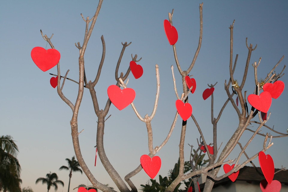 15477176_web1_Valentinesdaytree