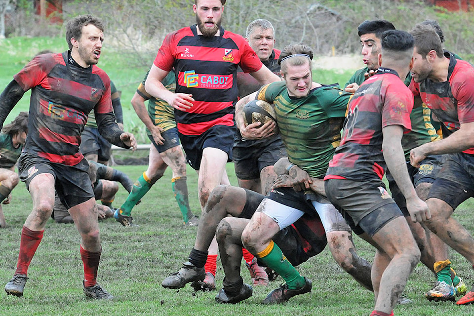 16441954_web1_copy_190416-LAD-rugby-alumni-game-Thomas-Maki