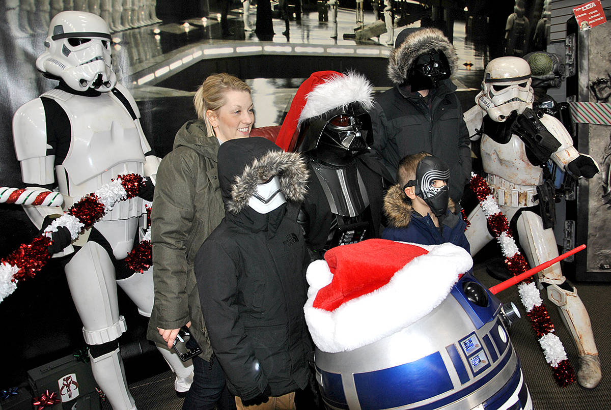 19640699_web1_SantaVader352