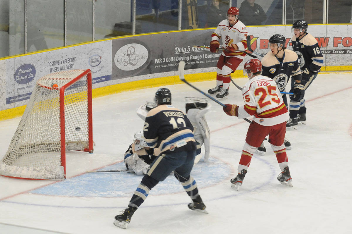 20396945_web1_200202-LAT-Rivermen-Game-Riverman_7