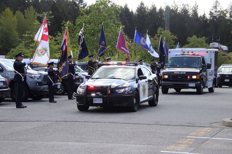 21423119_web1_200530-SUL-first-responders-motorcade-photos_1