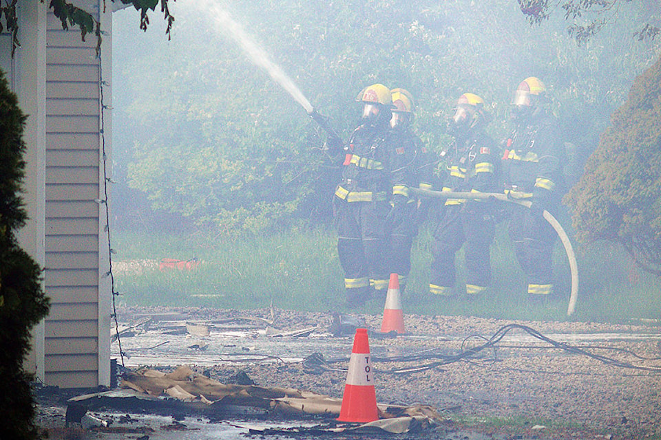 21507531_web1_copy_200510-LAT-Fire-crews_1