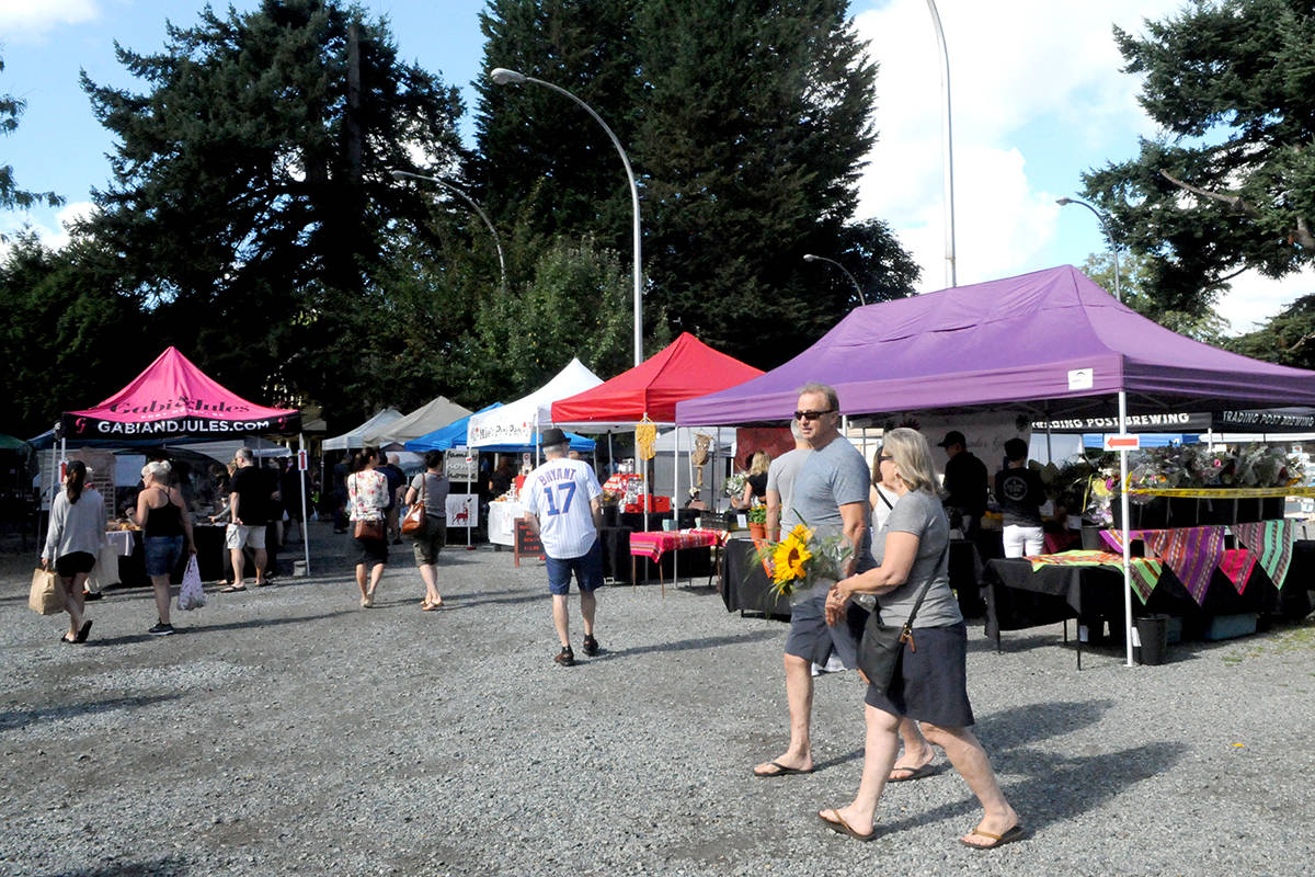 22488886_web1_200821-LAT-Fort-Langley-Farmers-market-Market_17