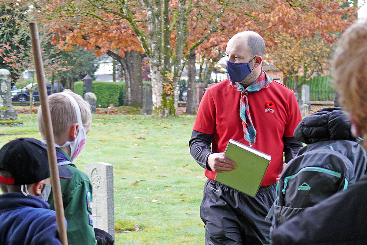 23263887_web1_21107-LAT-scouts-clean-vets-headstones-_2