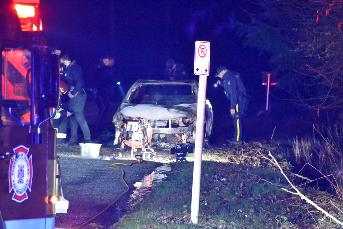 24153326_web1_210207-LAT-vehicle-fire-in-Campbell-Valley_2