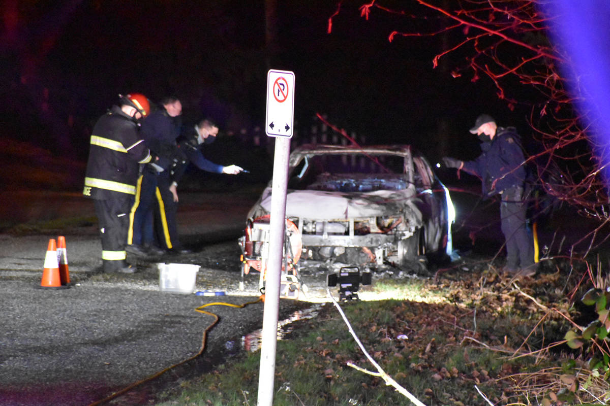 24153326_web1_210207-LAT-vehicle-fire-in-Campbell-Valley_3
