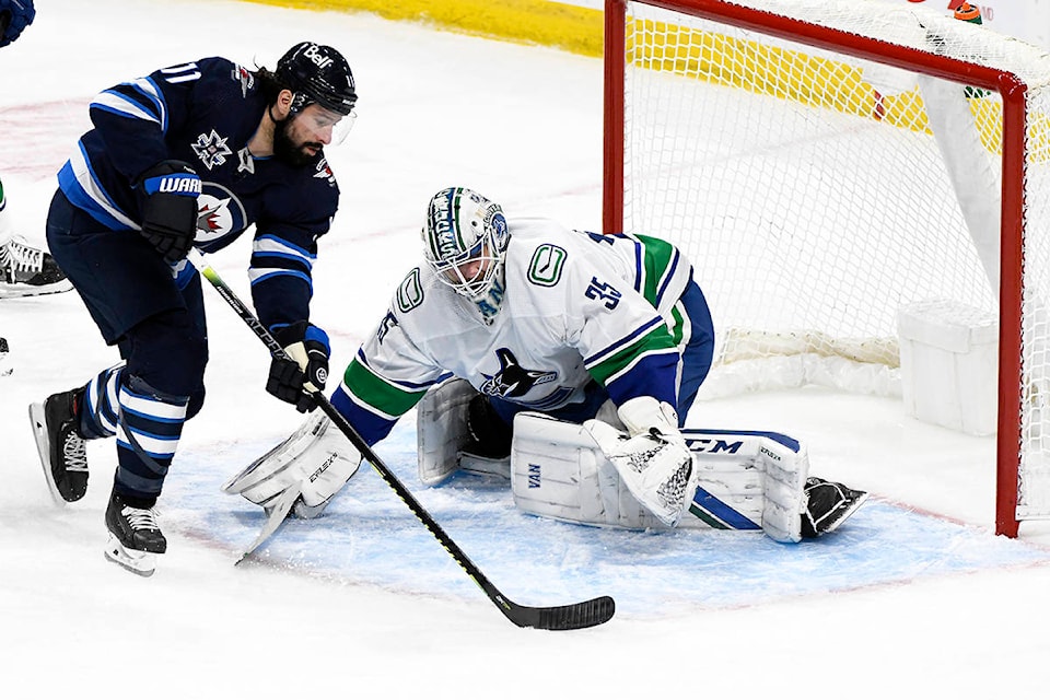 25125171_web1_210510-CPW-Canucks-Jets-jets_1