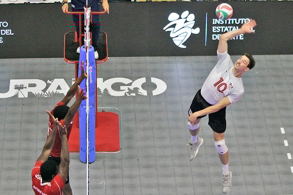 26241651_web1_210823-LAT-DF-Hofer-to-World-championships-Mexico_1