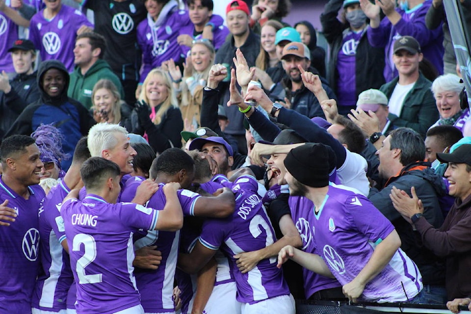 26295381_web1_210826-gng-pacific-fc-can-championship-_3