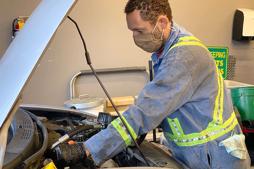 26935022_web1_AOK-Mechanic-Sancho-Gelb