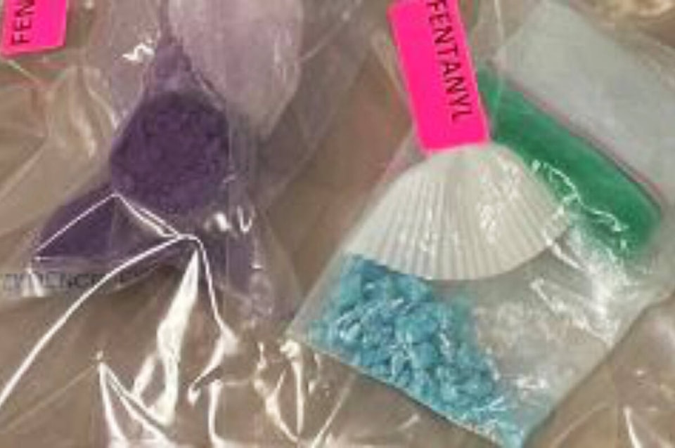 26946993_web1_211025-LAT-DrugsAndBullets4