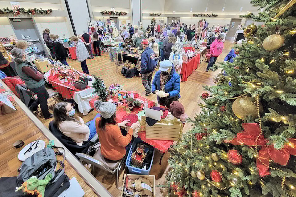 27276093_web1_211122-LAT-LSRS-craft-fair-market_1