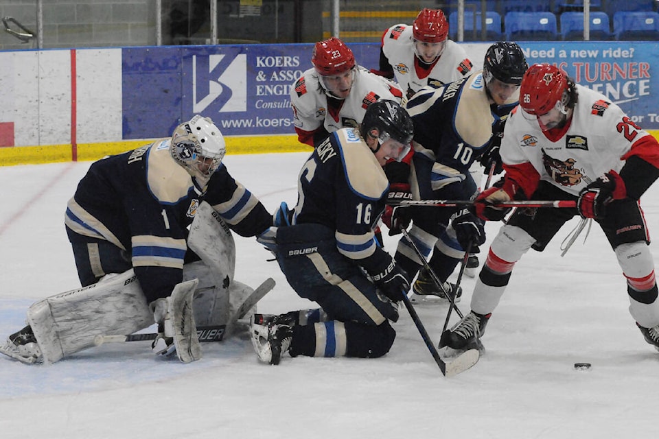 28896477_web1_220422-AVN-Bulldogs-Langley-Game-5-BCHL_1