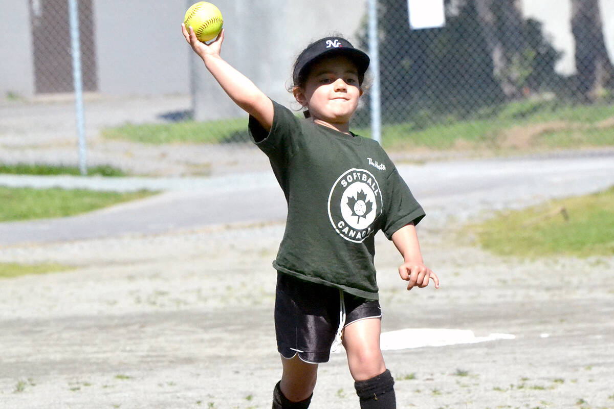 29608571_web1_220628-LAT-TA-LangleySoftball-_5