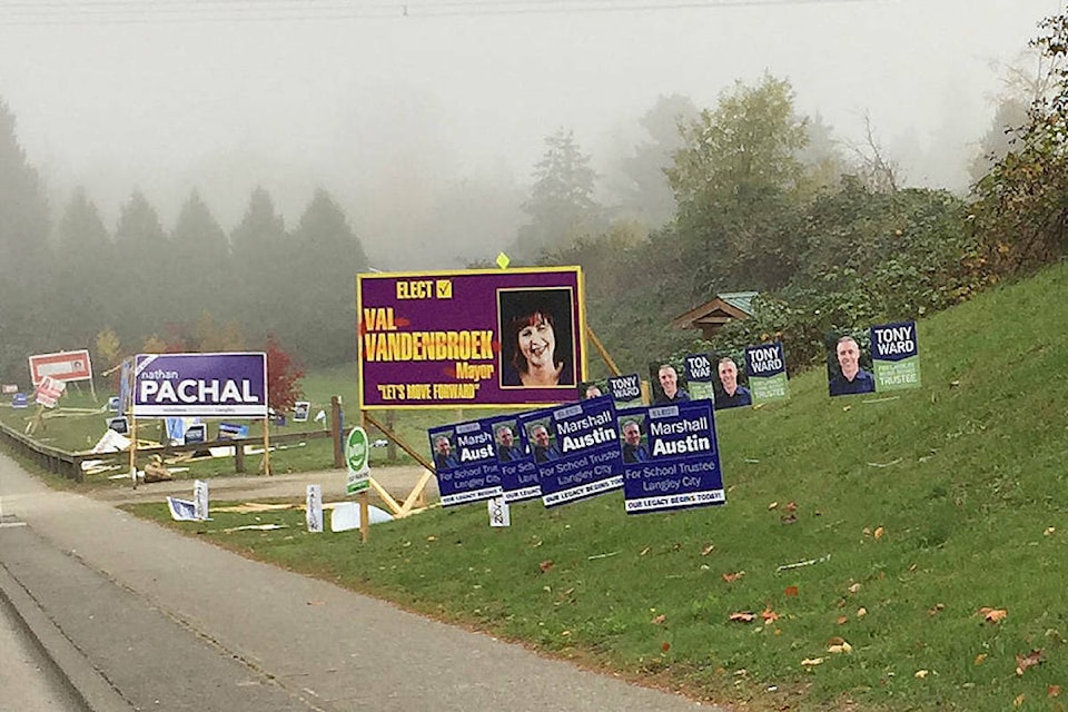 30767269_web1_220608-LAT-DF-Langley-City-election-signs-2018_1
