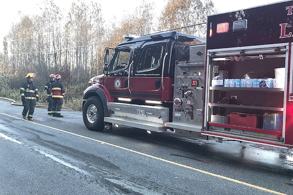 30960965_web1_221108-LAT-DF-fire-aldergrove-crews_1