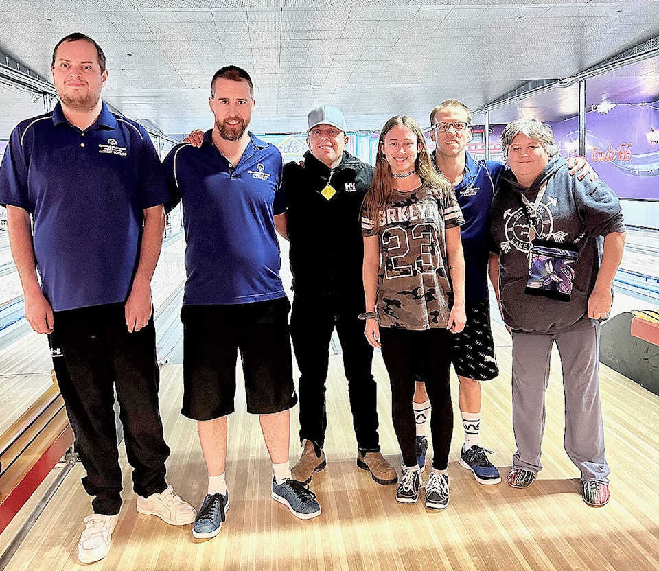31673713_web1_230125-LAT-DF-Langley-Special-O-team-bowling_2