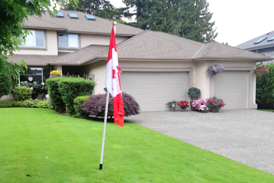 32918027_web1_230604-LAT-RH-RotaryFlags-Canada_2