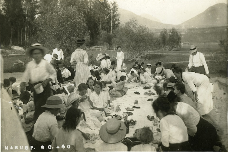 Postcard of church group having picnic on beach at Kuskanax Point, Nakusp, early 20th century (ca. 1910s).