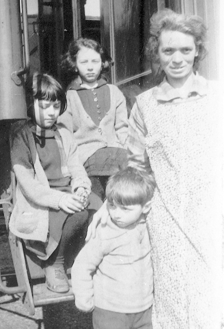 15032nakusph11-07-02-Marlow-arrival-in-Canada-1929-Addie-Minnie-Alan-Mrs.-Minnie