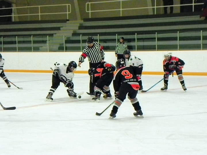 38135nakusp161208-NAL-Hockey01