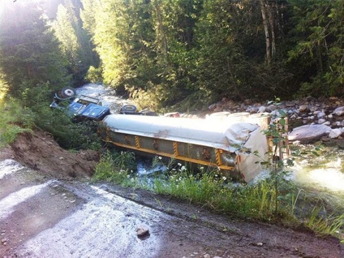 41979westernstar48949westernstarrig_in_river