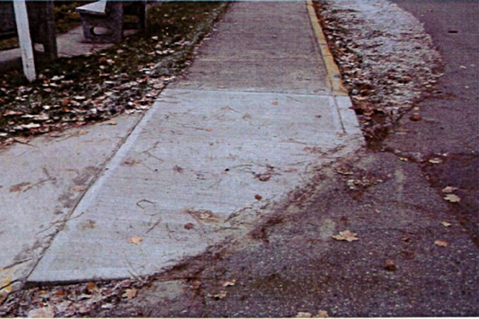 9542477_web1_copy_171130-NAL-sidewalk2