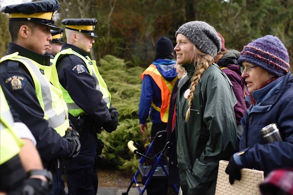 11830017_web1_180510-BPD-M-kinder-morgan-protest