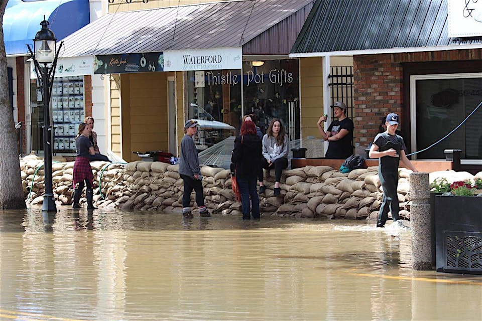 12315422_web1_20180511_GrandForks-flood-Eric-Lawson