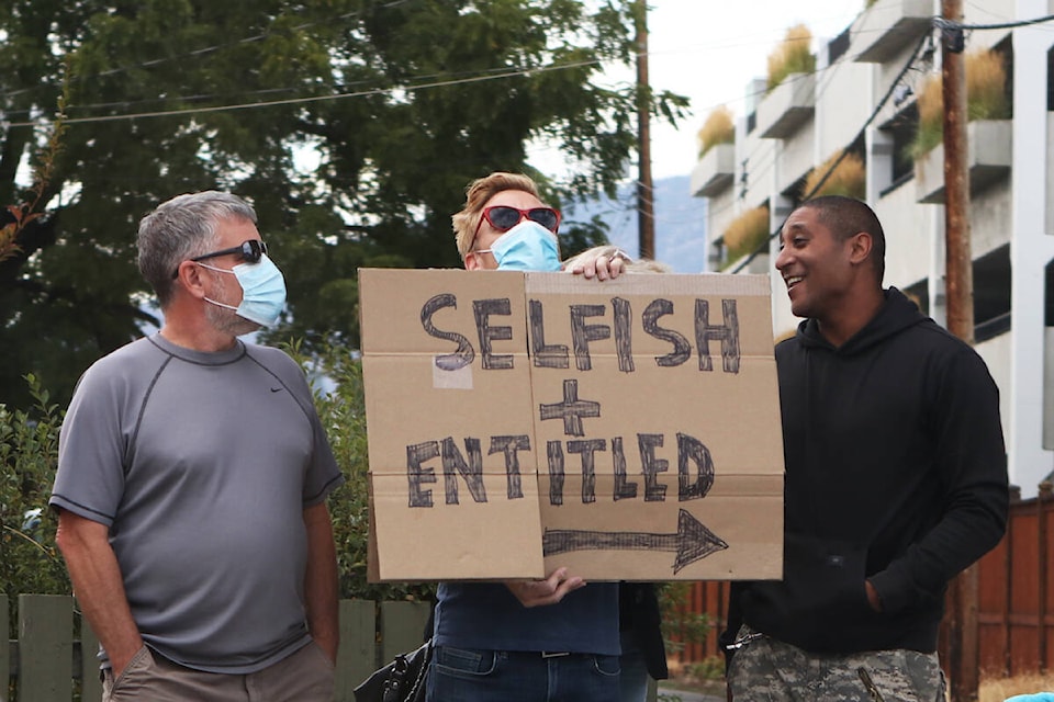 A handful of counter-protestors were also in attendance, as roughly 1,000 people gathered and protested COVID-19 health measures outside of the hospital on Sept. 1. (Aaron Hemens/Capital News)