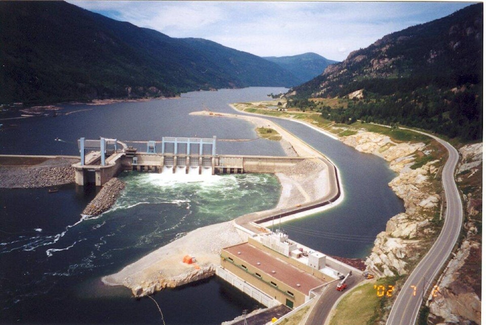 30626039_web1_180705_KCN_Castlegar-dam