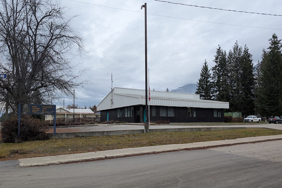 pxl_20241128_181341154
