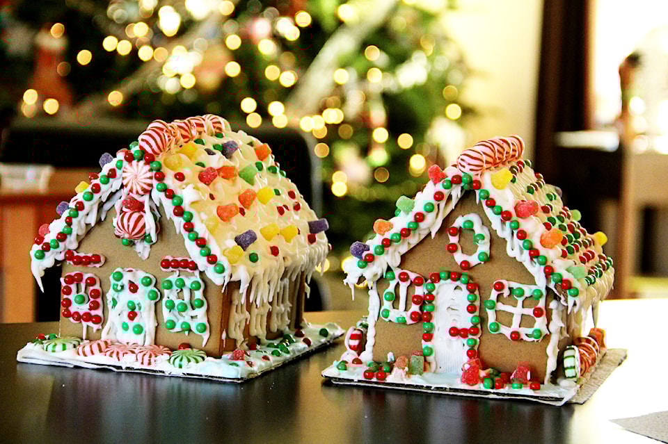 gingerbread-houses-white77-pixabay