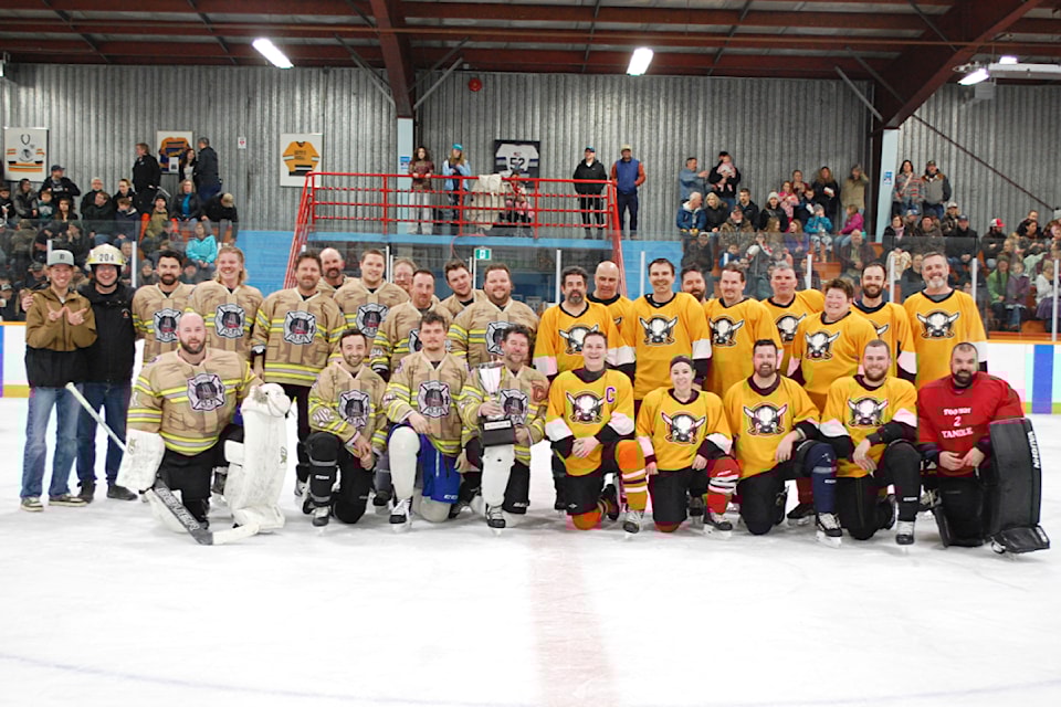 The Guns team (r) and the Hoses squad at centre ice after the fifth charity hockey game in Ashcroft on Jan. 25.