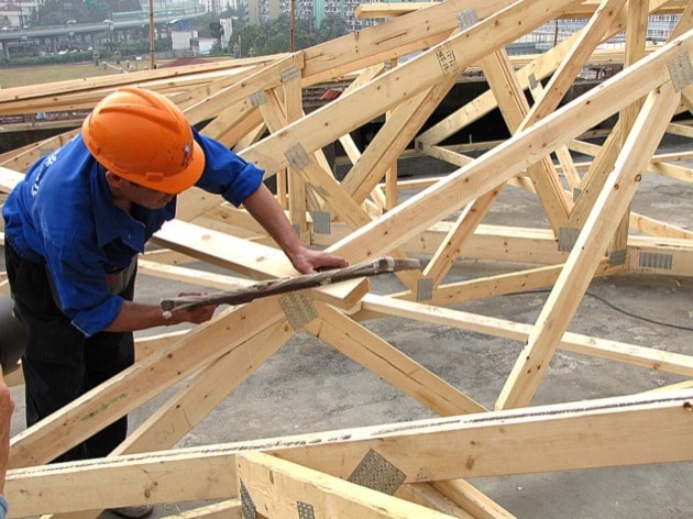 62438BCLN2007roof_truss_handsaw