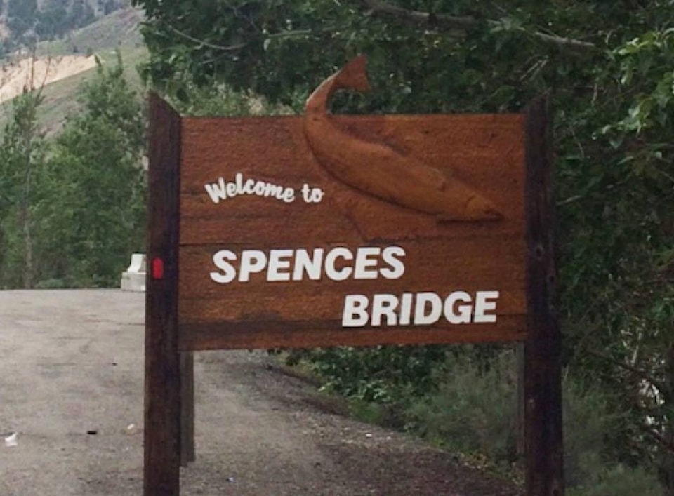 7911912_web1_Spences-bridge-sign-170525-ACC-M