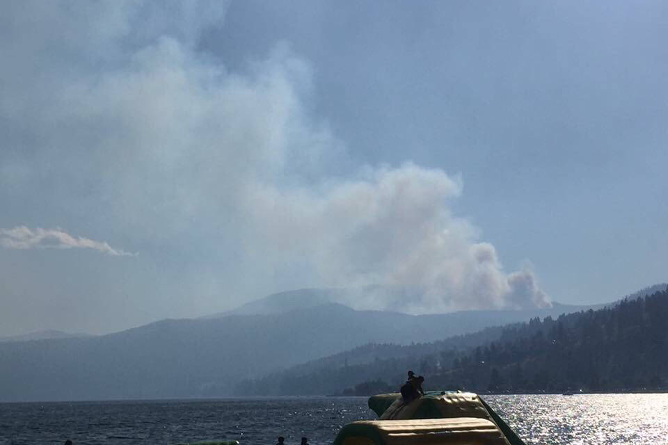 8363921_web1_copy_170906-KCN-peachland-fire