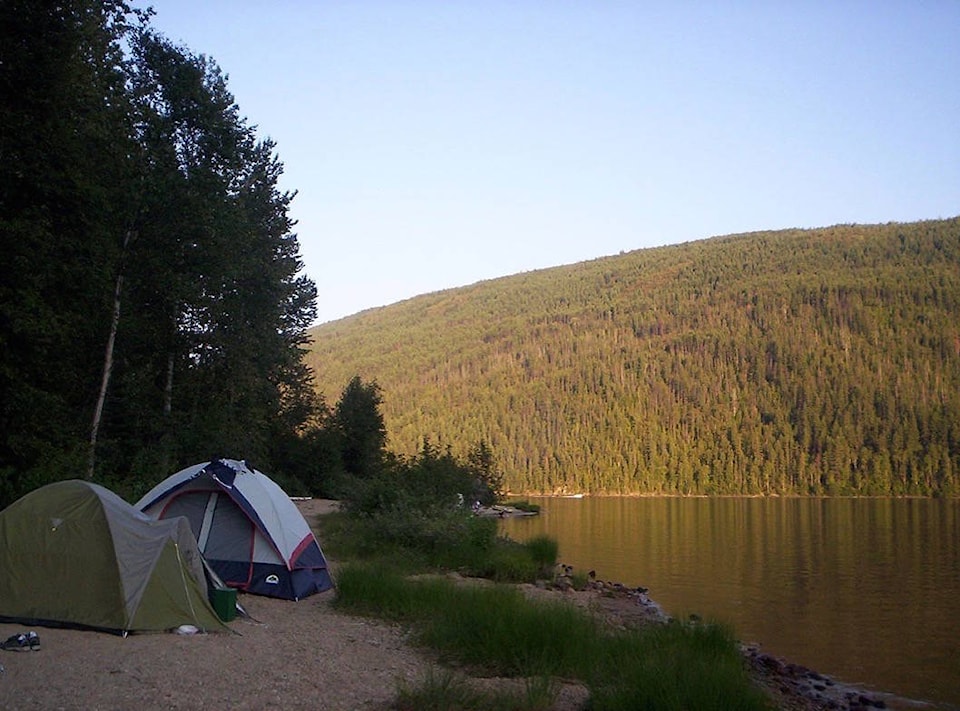 8455821_web1_170911-ACC-M-Camping-Barriere-Lake-BP