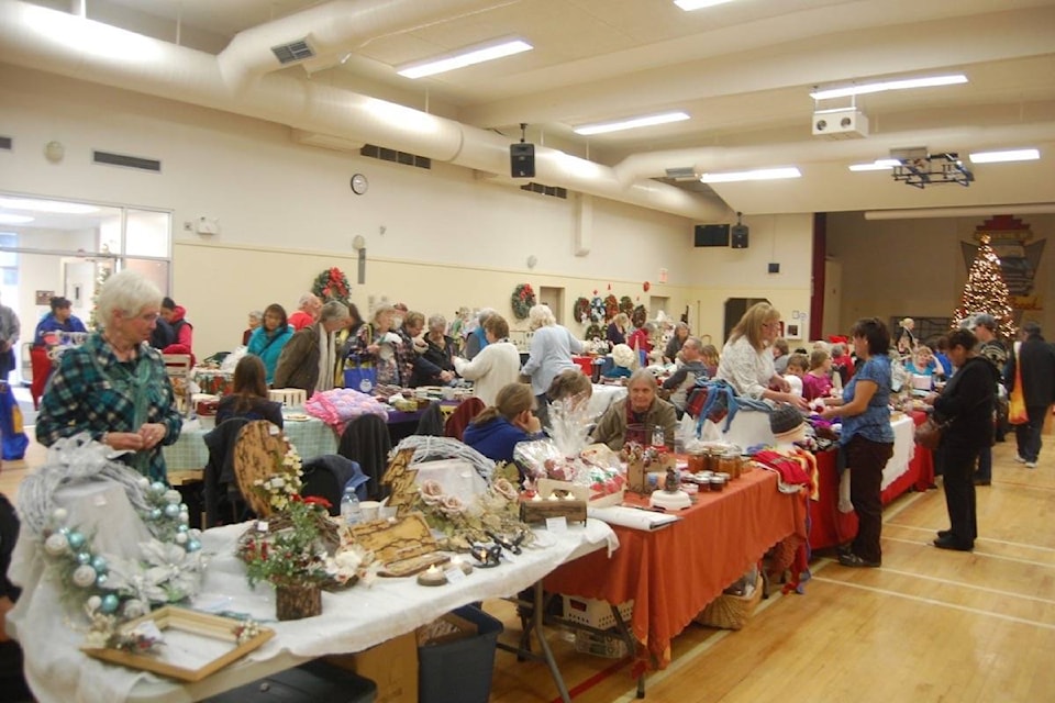 9538056_web1_171127-ACC-M-Legion-craft-fair