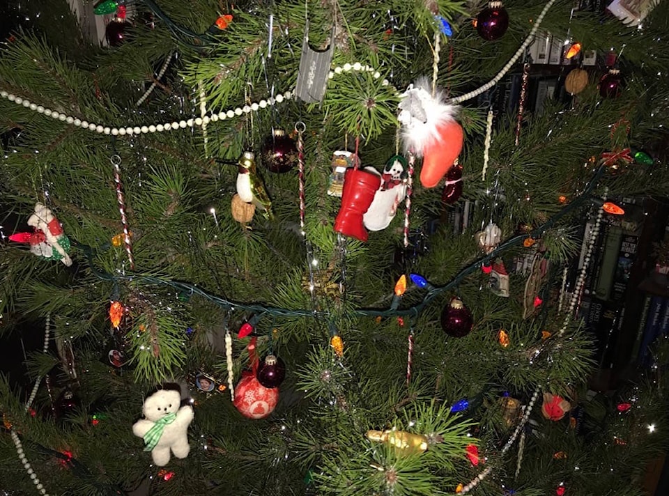 9838426_web1_171219-ACC-M-Christmas-tree