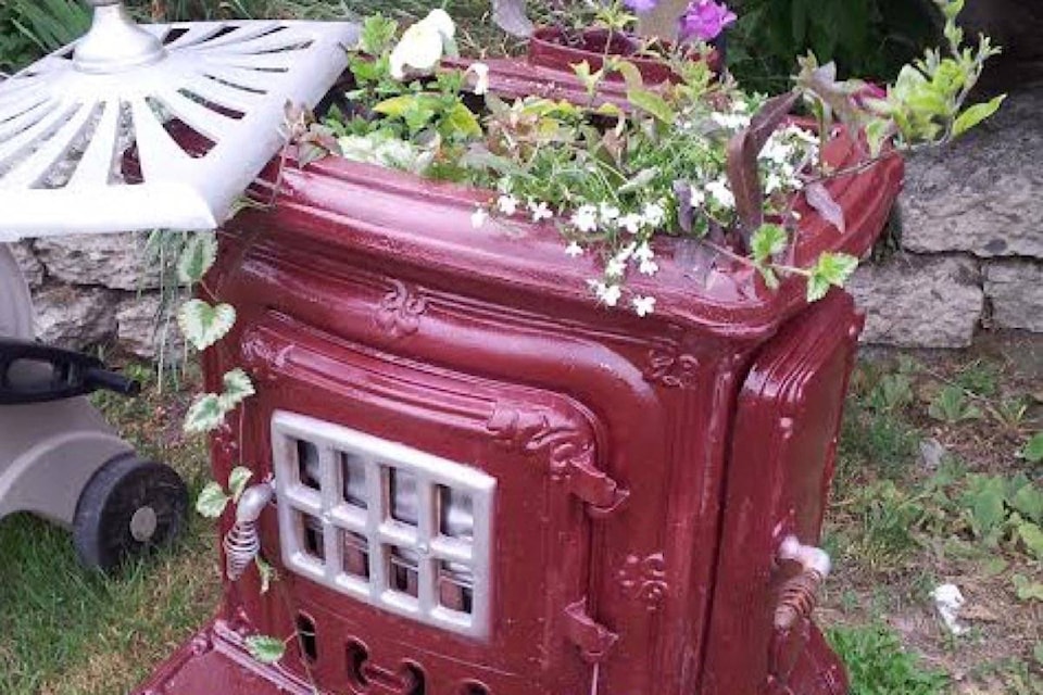 10579254_web1_180213-ACC-M-Funky-flowerpot