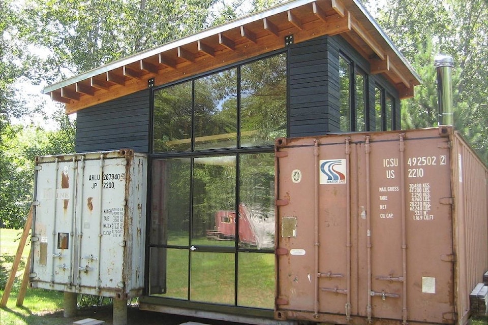 10871805_web1_180313-ACC-M-Shipping-container-rolo-dsgn
